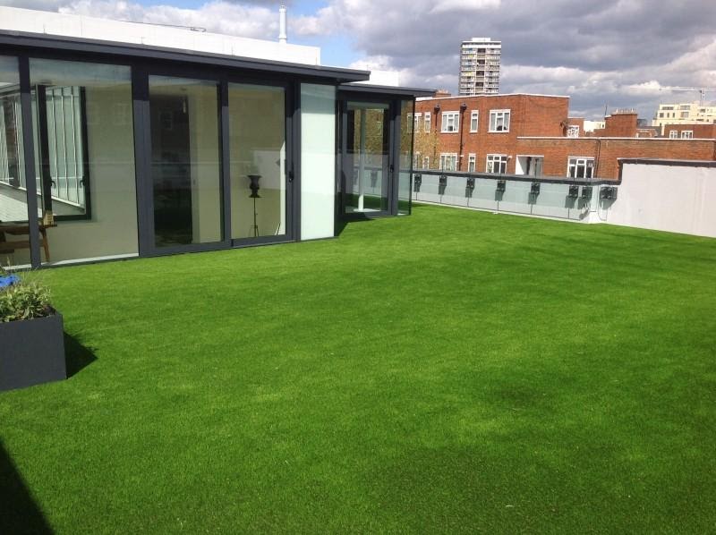Cómo instalar césped artificial en tu terraza